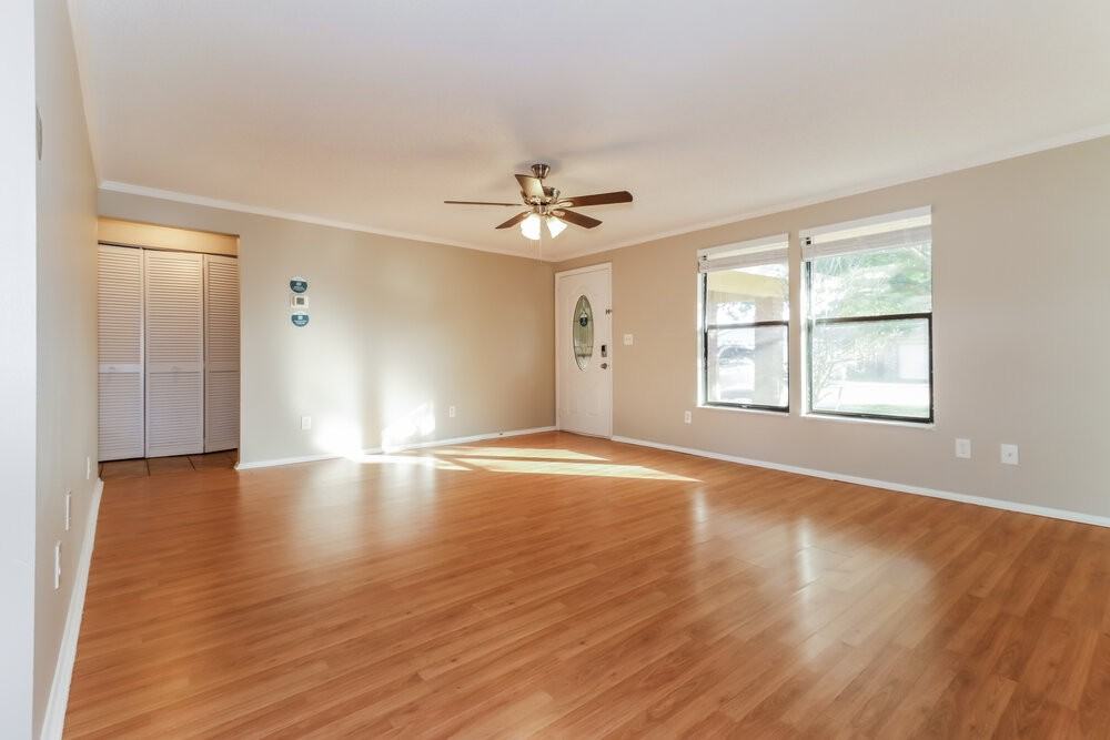 7801 Glencoe Dr - Photo 4 of 19