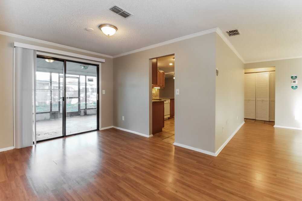 7801 Glencoe Dr - Photo 7 of 19
