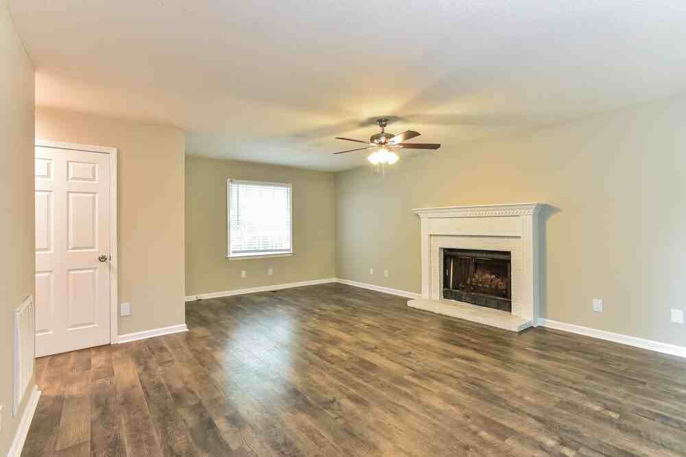 1135 Se Broad St - Photo 5 of 17