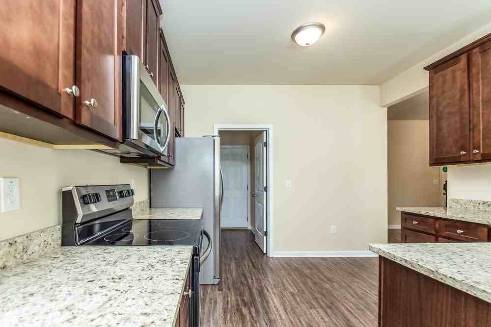 1205 Faye Ct - Photo 6 of 17