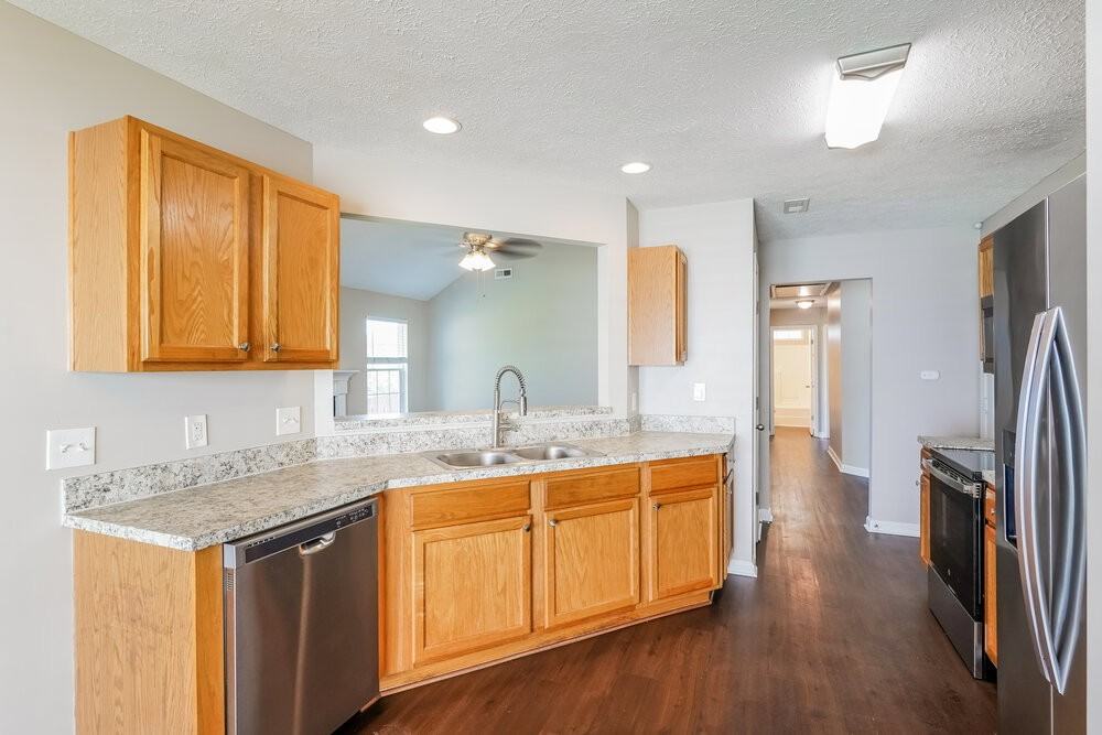7128 Legacy Dr - Photo 7 of 16