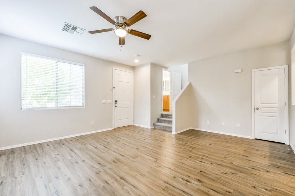3884 E Santa Fe Ln - Photo 4 of 17