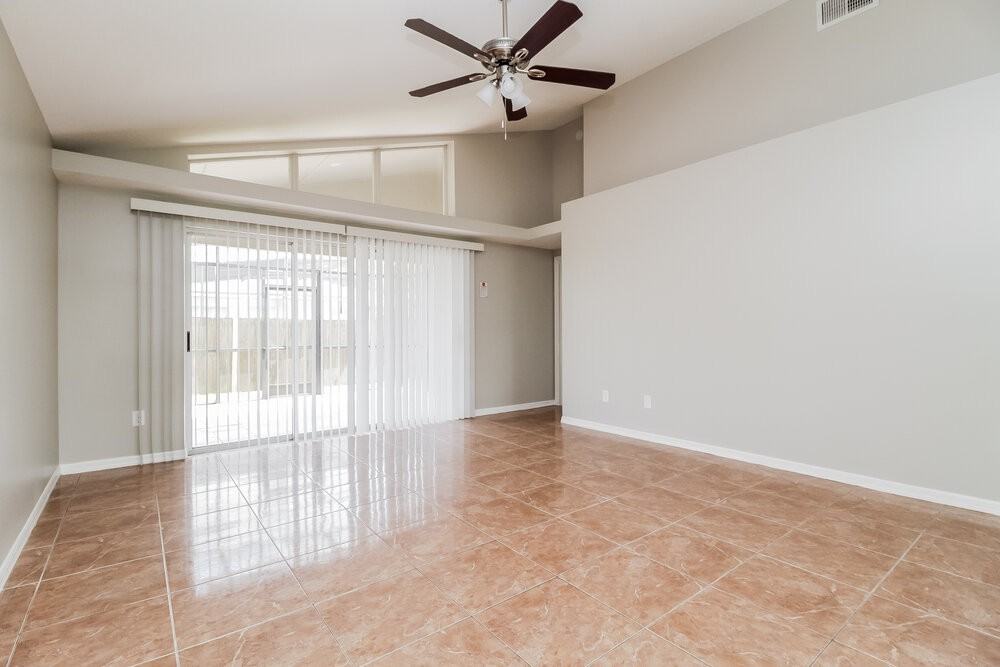 623 Weybridge Ct - Photo 3 of 16