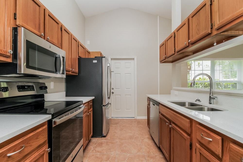 623 Weybridge Ct - Photo 6 of 16