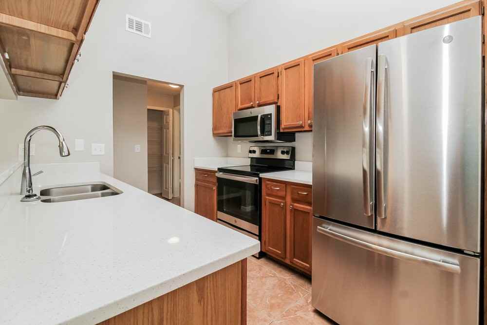 623 Weybridge Ct - Photo 7 of 16