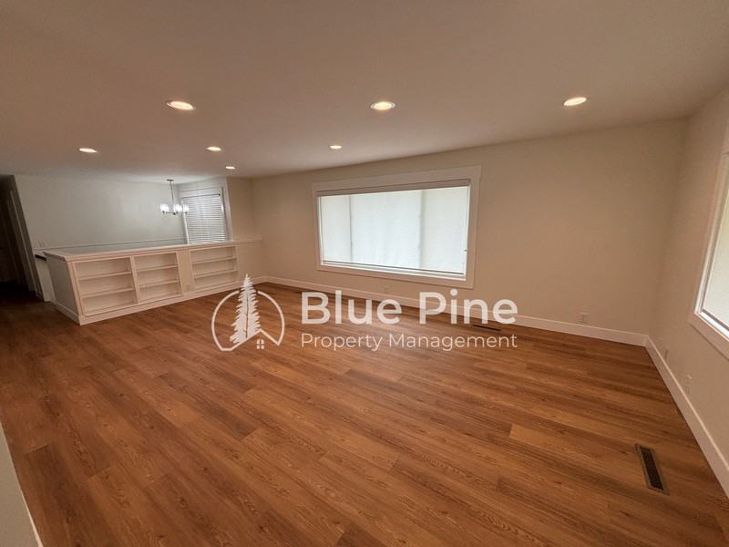 351 Yale Ave - Photo 4 of 35