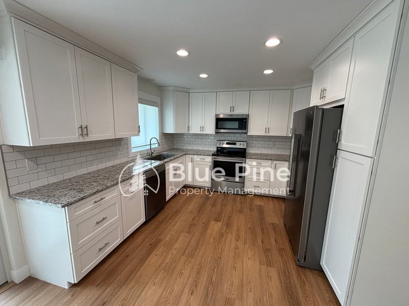 351 Yale Ave - Photo 5 of 35