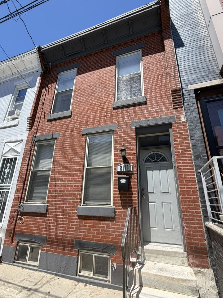 2113 Mountain St - Photo 2 of 14