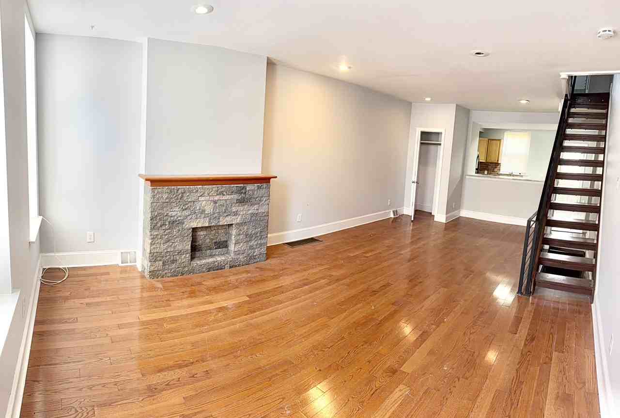 2113 Mountain St - Photo 3 of 14