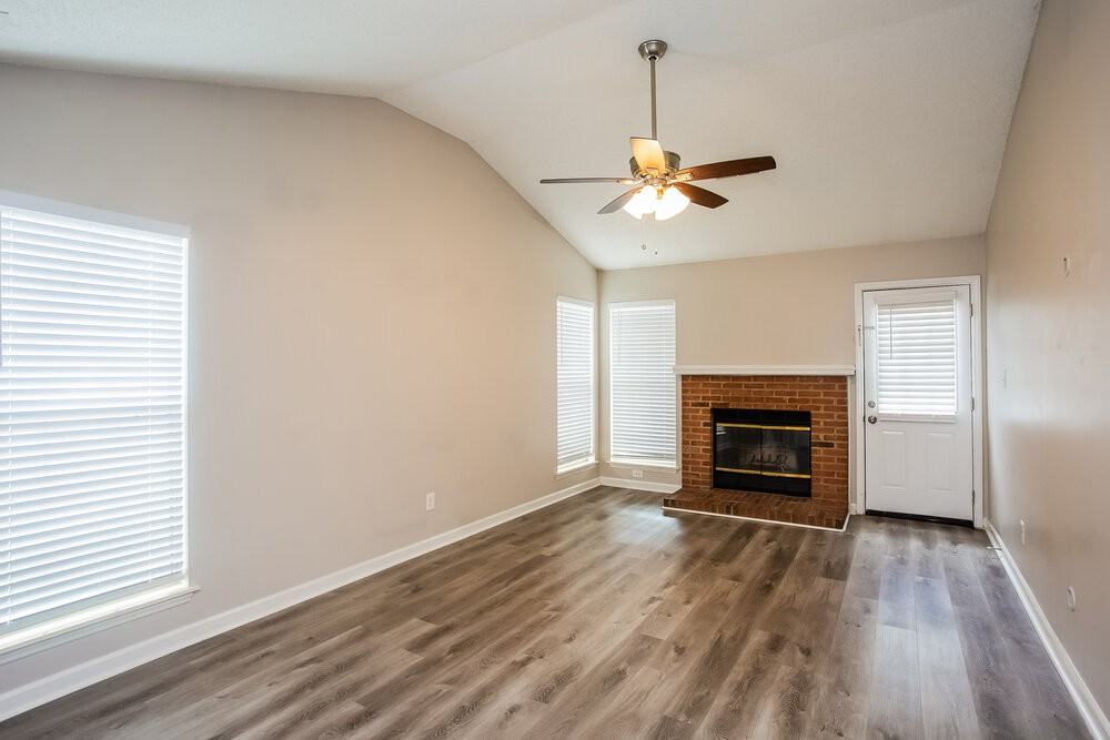 8908 Chesham Dr - Photo 4 of 16