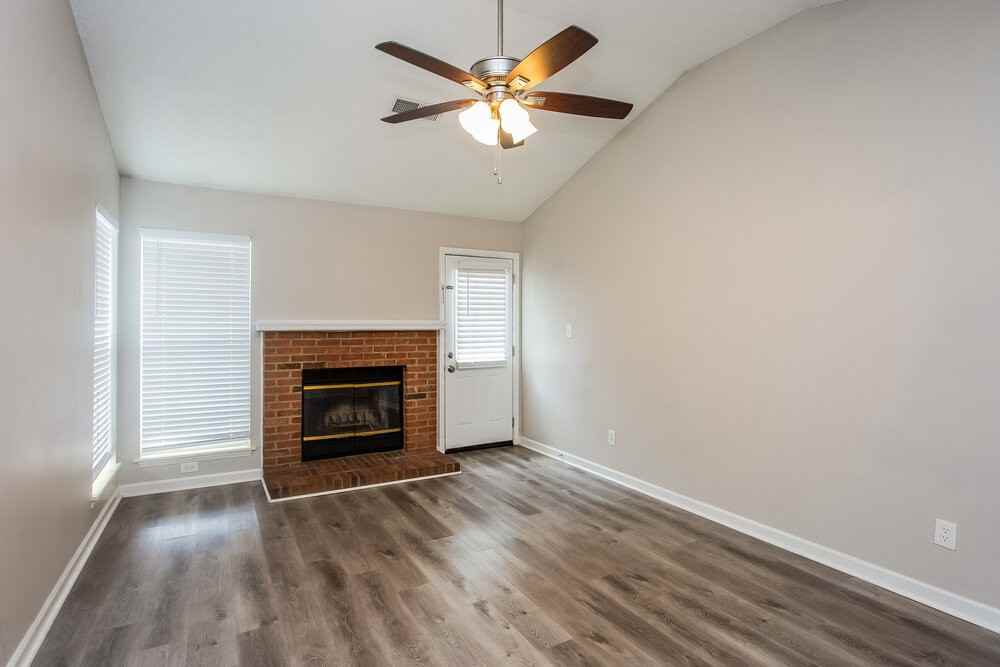 8908 Chesham Dr - Photo 5 of 16