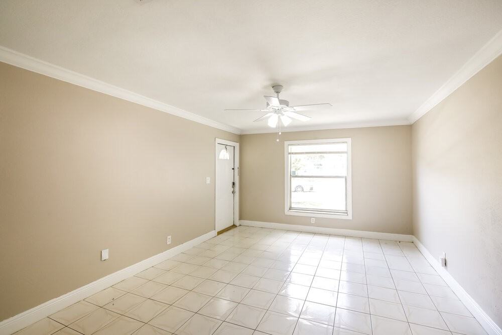 4821 Nwst - Photo 3 of 16