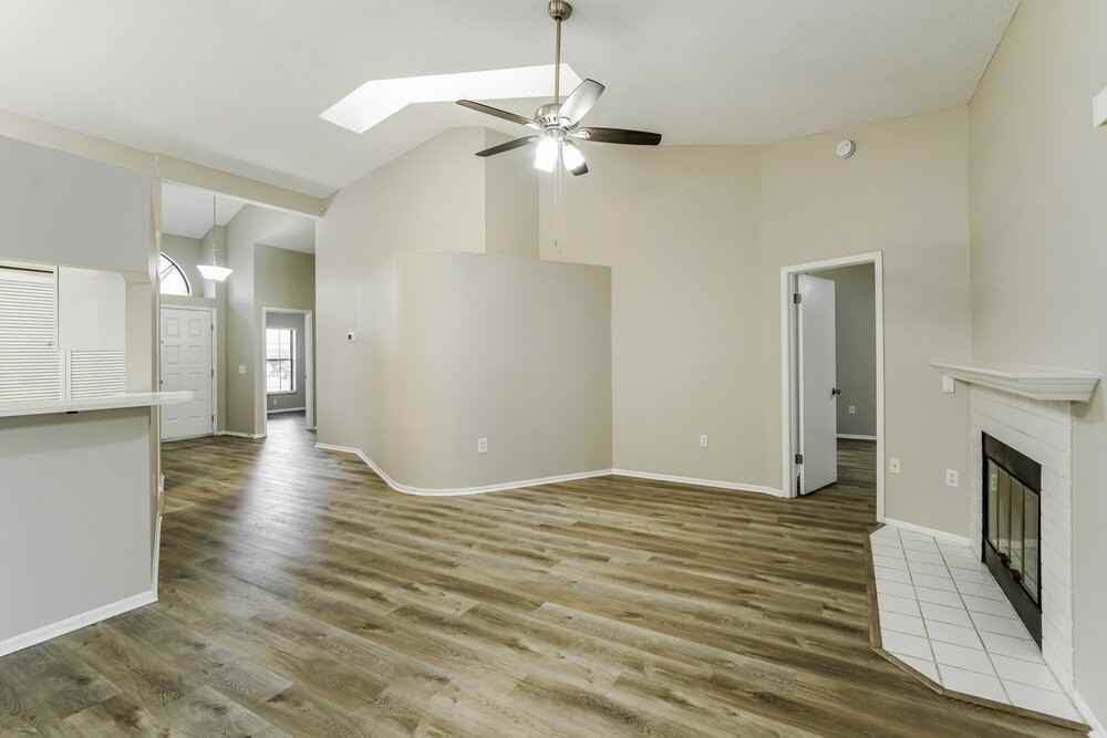8046 Hathaway Dr - Photo 4 of 19