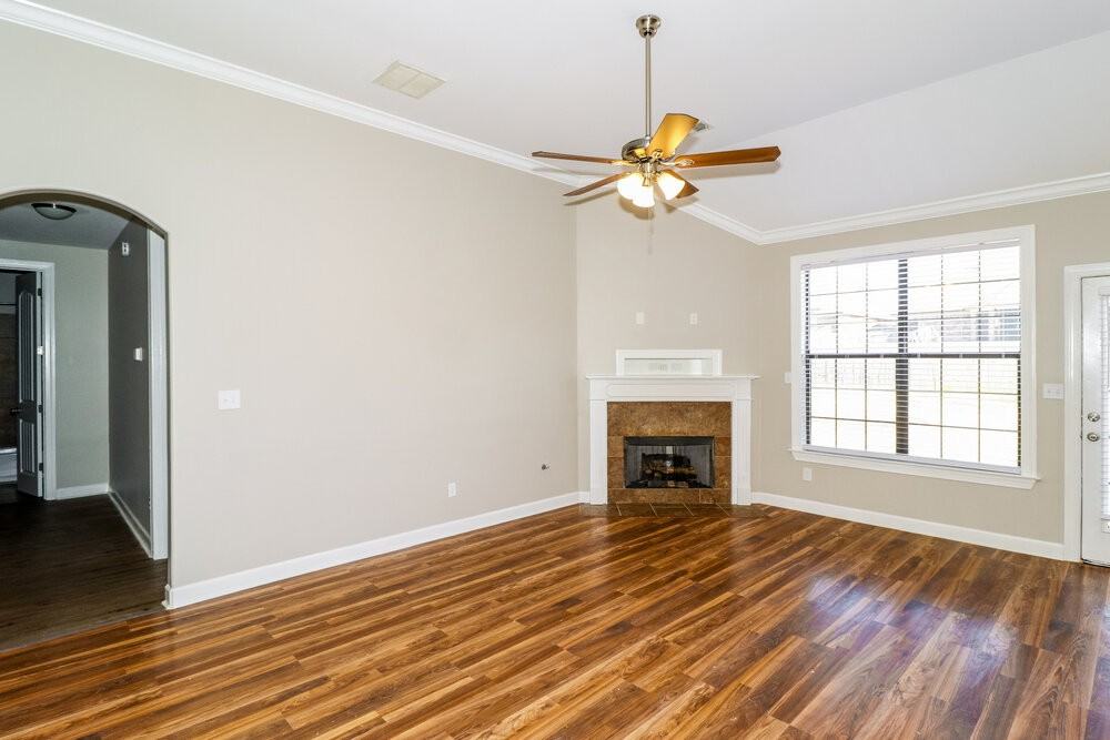 1386 Sawmill Creek Ln - Photo 4 of 16