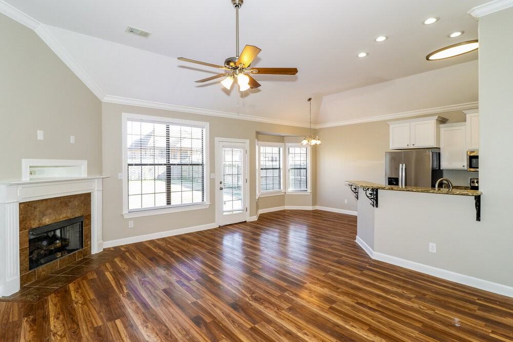 1386 Sawmill Creek Ln - Photo 5 of 16