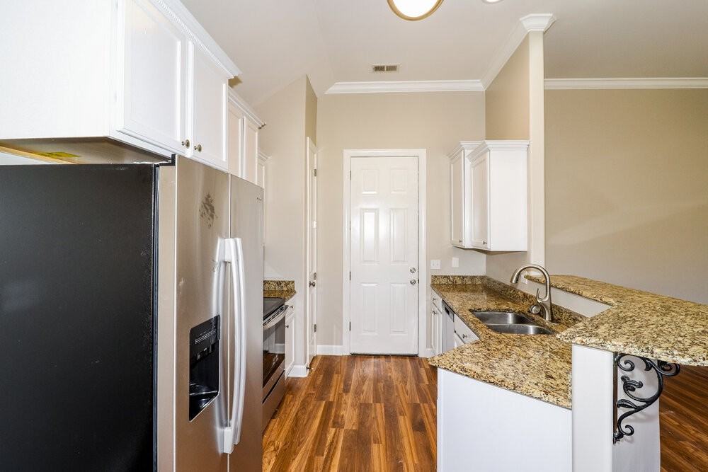 1386 Sawmill Creek Ln - Photo 7 of 16
