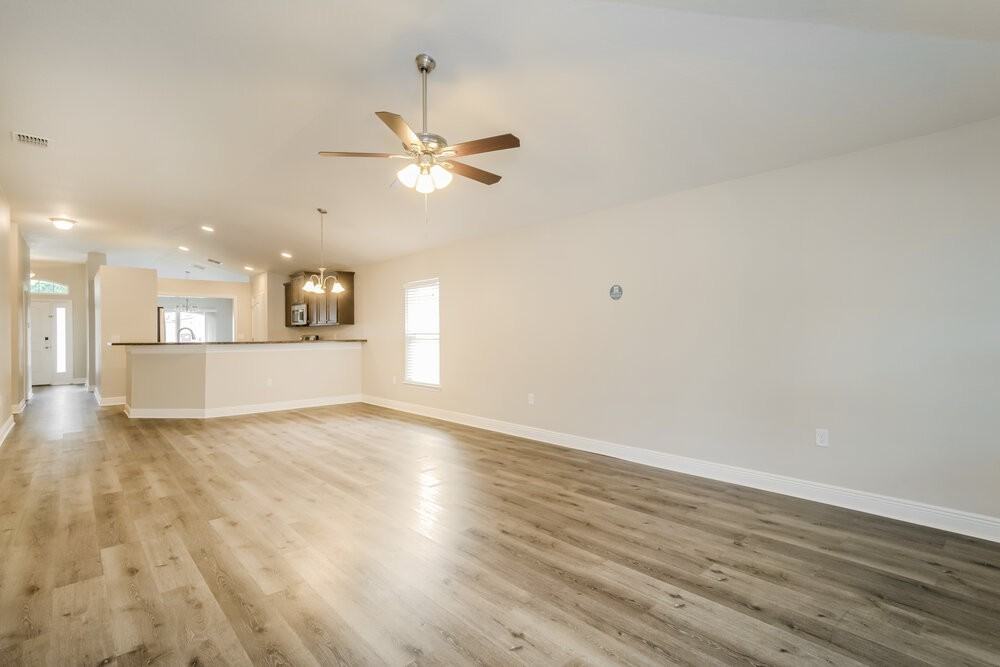 1004 Kellogg Dr - Photo 4 of 19