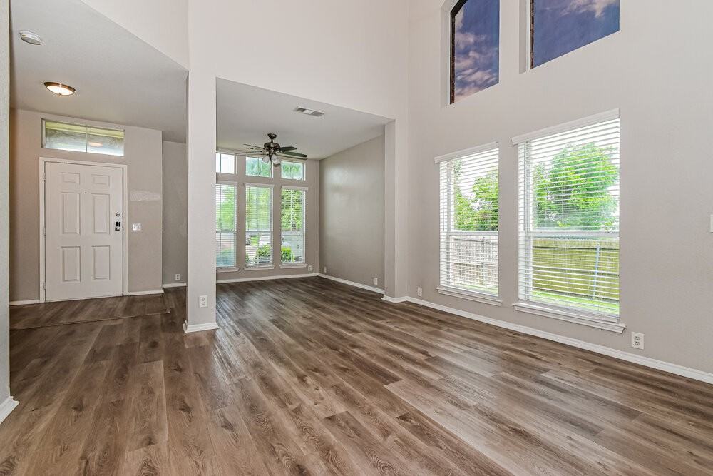309 Cobblestone Dr - Photo 5 of 17