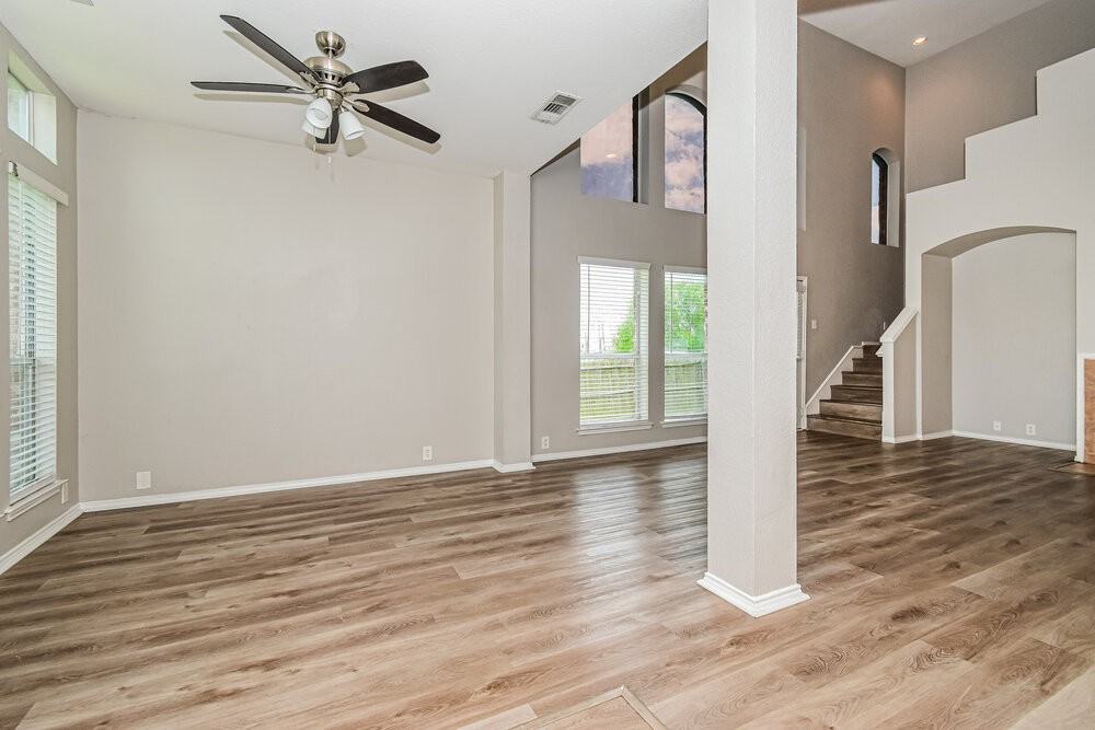 309 Cobblestone Dr - Photo 6 of 17