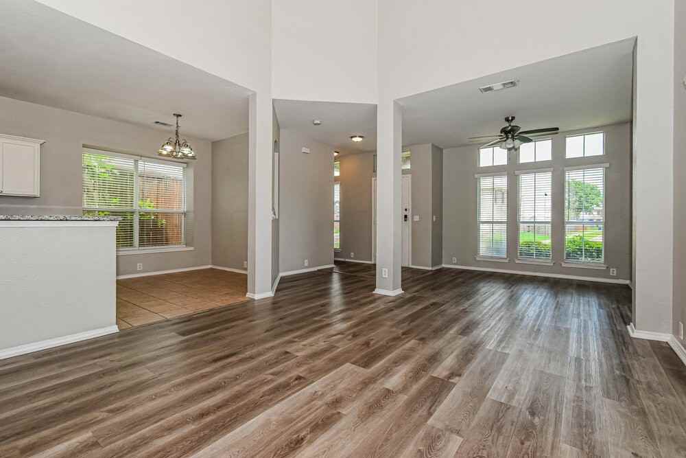 309 Cobblestone Dr - Photo 7 of 17