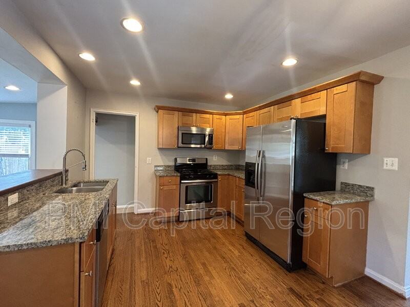 4706 Red Fox Rd - Photo 6 of 24