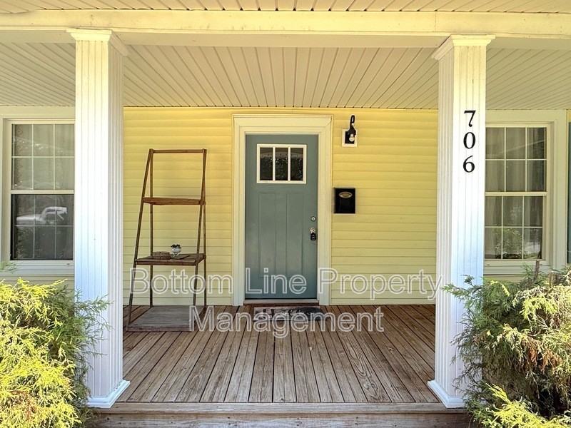 706 S Chester St - Photo 3 of 19