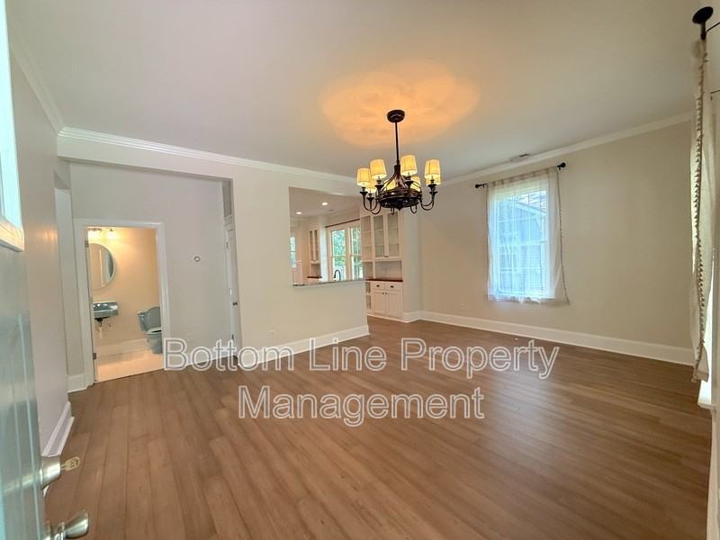 706 S Chester St - Photo 4 of 19