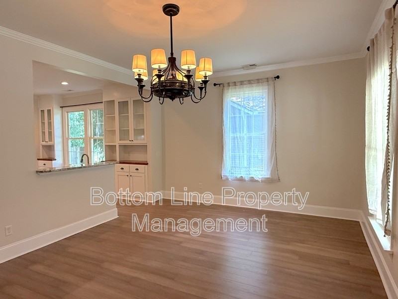 706 S Chester St - Photo 5 of 19