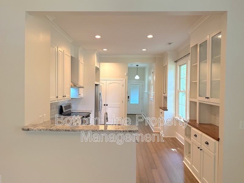 706 S Chester St - Photo 7 of 19