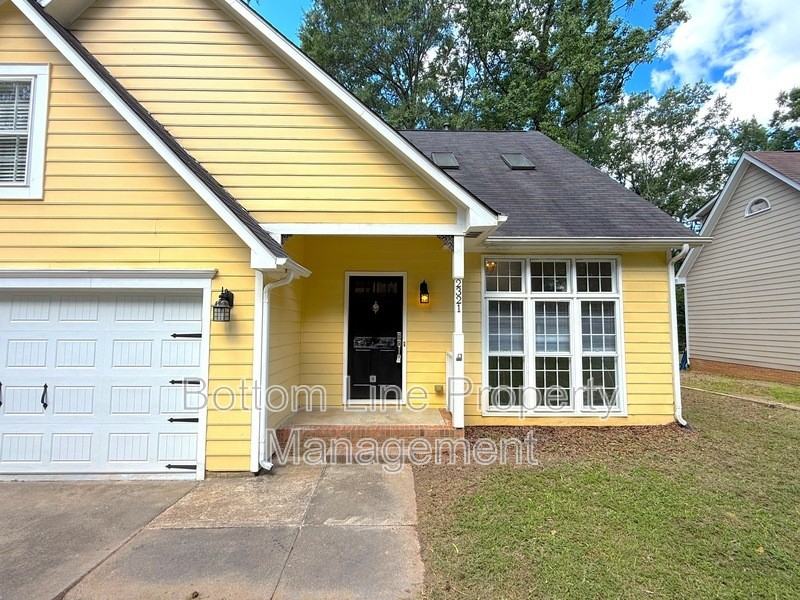 2321 Heathershire Ln - Photo 2 of 28