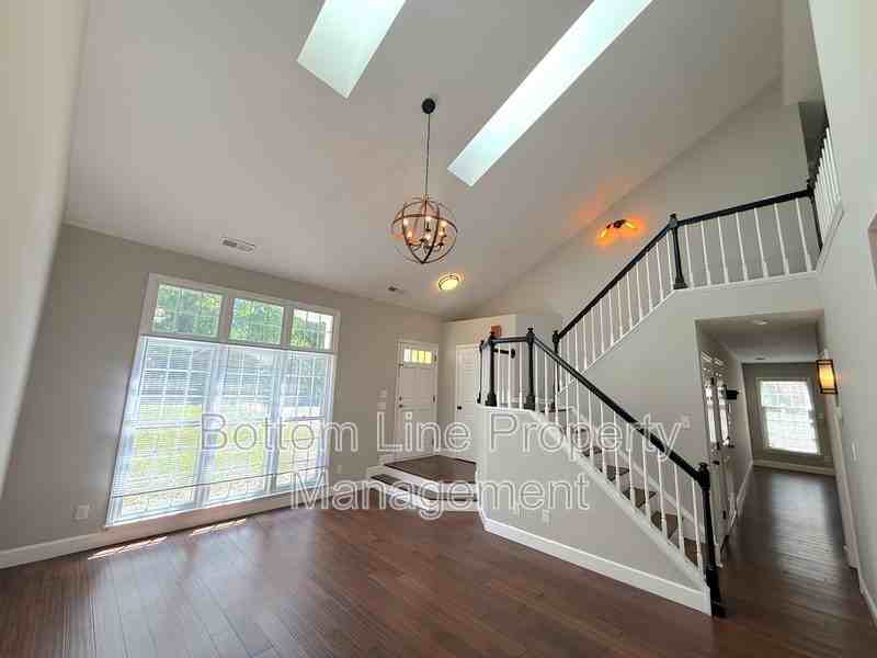 2321 Heathershire Ln - Photo 3 of 28