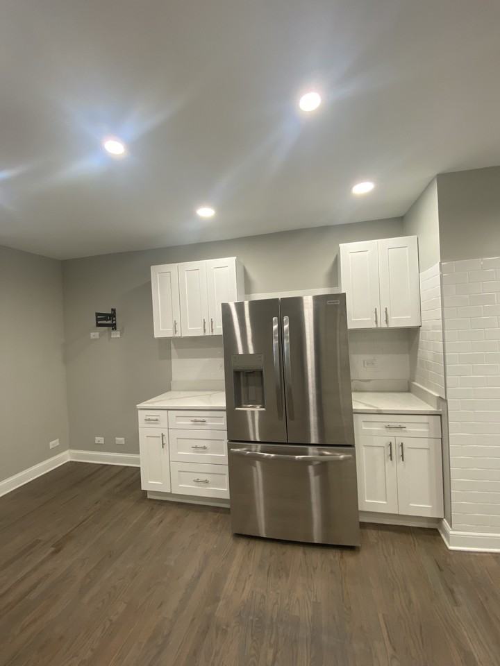 N Lincoln Ave & W Armitage Ave - Photo 6 of 11