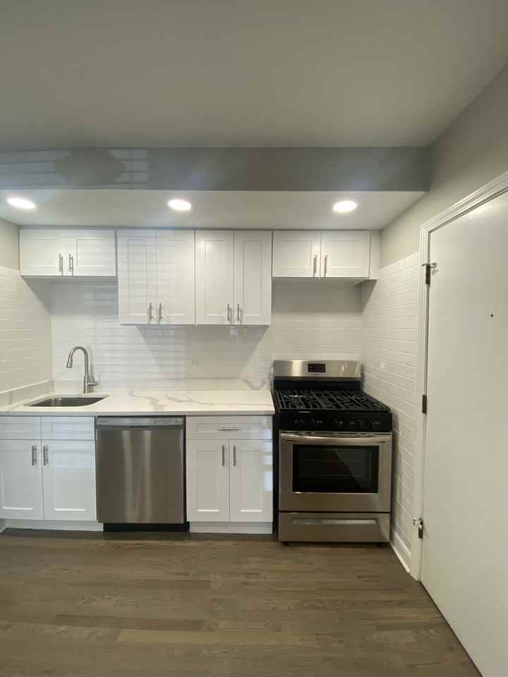 N Lincoln Ave & W Armitage Ave - Photo 2 of 11
