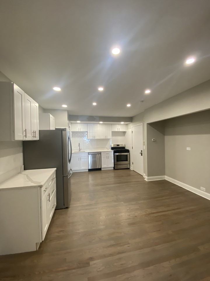 N Lincoln Ave & W Armitage Ave - Photo 4 of 11
