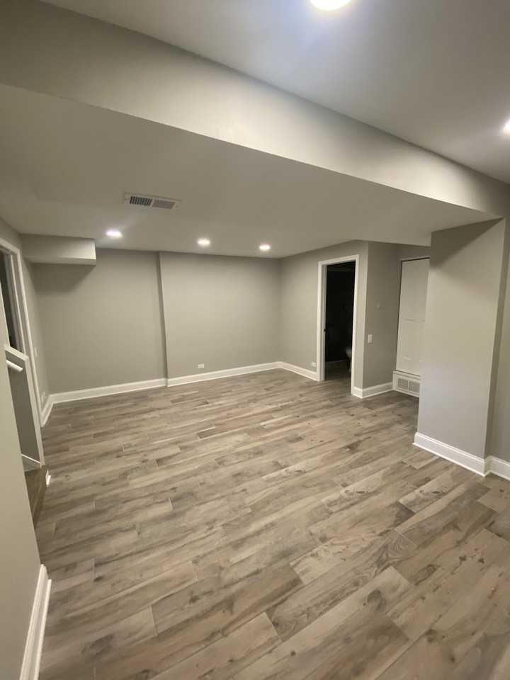 N Lincoln Ave & W Armitage Ave - Photo 5 of 11