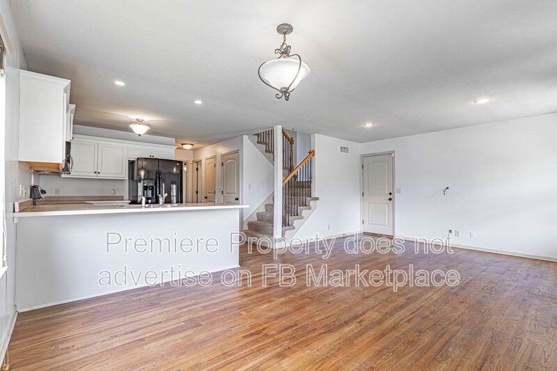 9652 Mcgee St - Photo 3 of 18