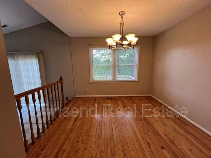 5214 Rockingham Rd - Photo 5 of 21