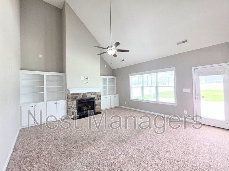 2229 Andalusian Dr - Photo 4 of 37