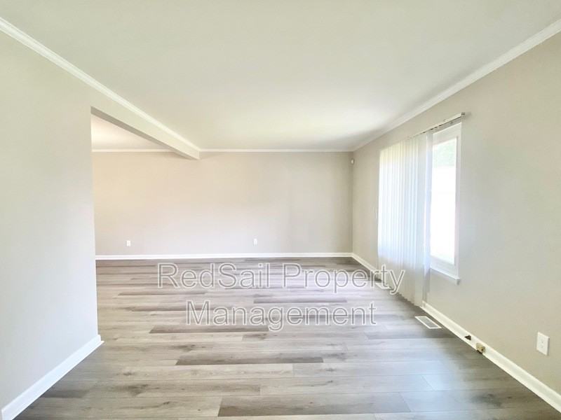 13 Sandpiper Ct - Photo 3 of 25