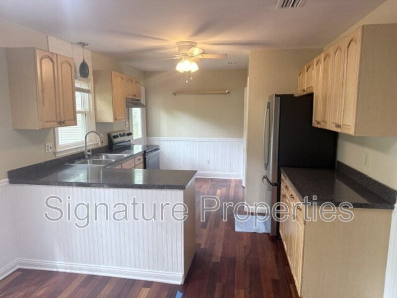 14709 Mill Spring Dr - Photo 3 of 18