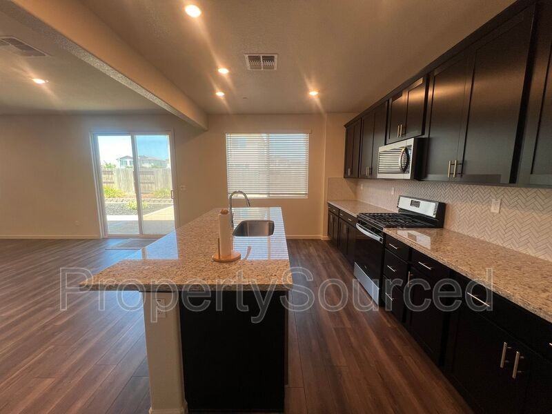 2957 Mokelumne Ct - Photo 7 of 37