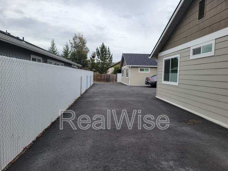 124 Sw Jenn Way - Photo 4 of 11