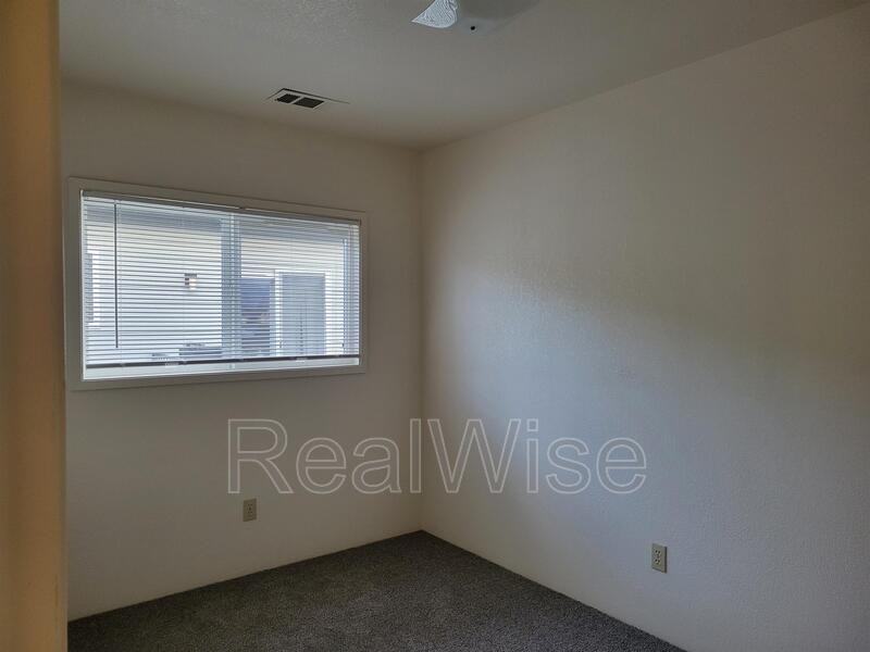 124 Sw Jenn Way - Photo 7 of 11
