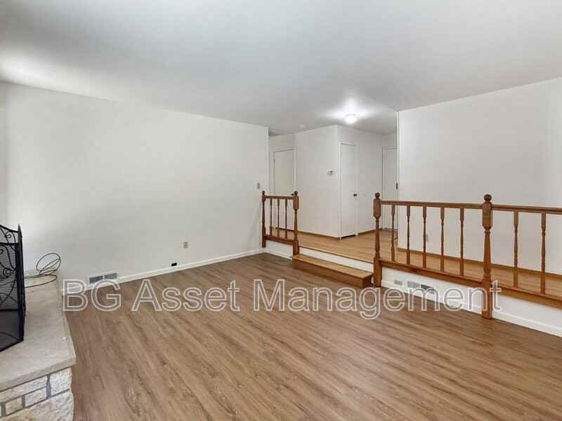 2672 Doidge Ave - Photo 7 of 36