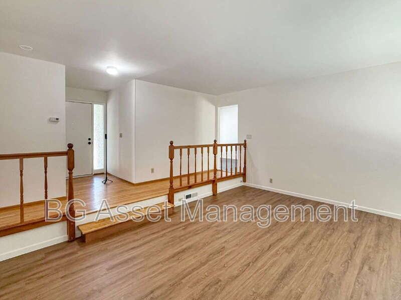 2672 Doidge Ave - Photo 6 of 36