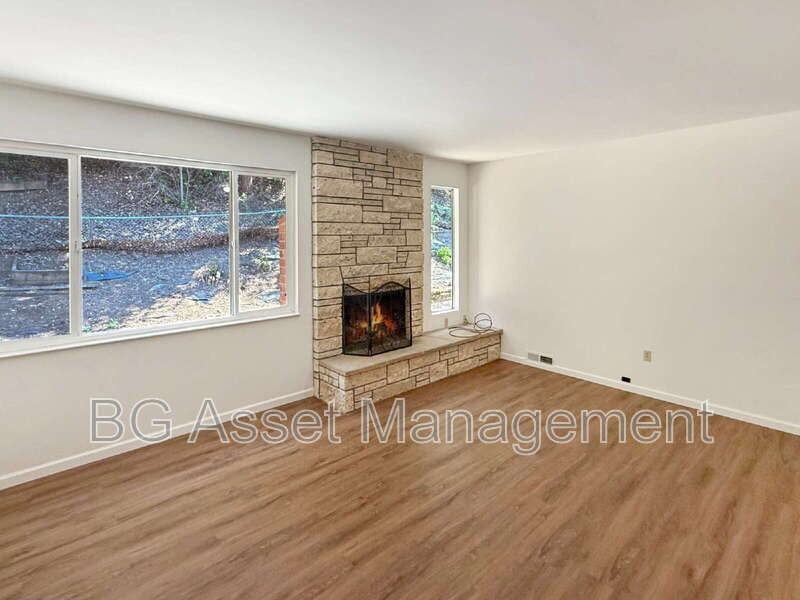 2672 Doidge Ave - Photo 3 of 36
