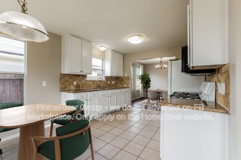 14007 Marners Ct - Photo 5 of 26