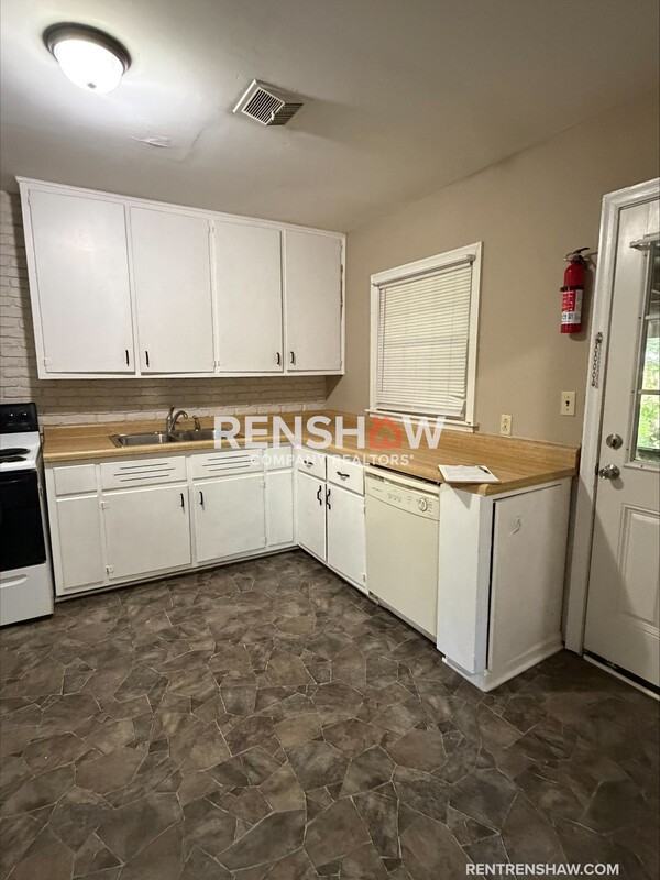 54 Locust Ln - Photo 7 of 16