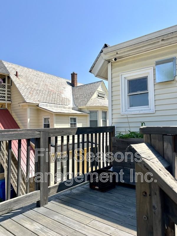 21 Lafayette Pl - Photo 3 of 23
