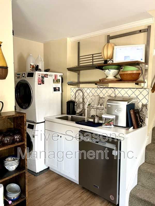 21 Lafayette Pl - Photo 6 of 23